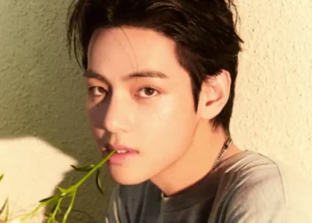 BTS V's "Love Me Again" Achieves 1 Billion Streams on Spotify