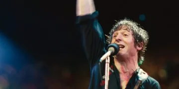 Jeremy Allen White Channels Bruce Springsteen in "Deliver Me From Nowhere"