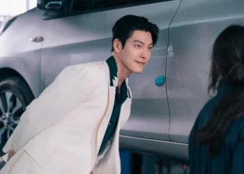 Netflix’s New Fantasy Romance “Genie, Make a Wish” Unveils First Look