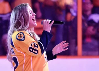 Kelly Clarkson NFL Christmas Day Performance