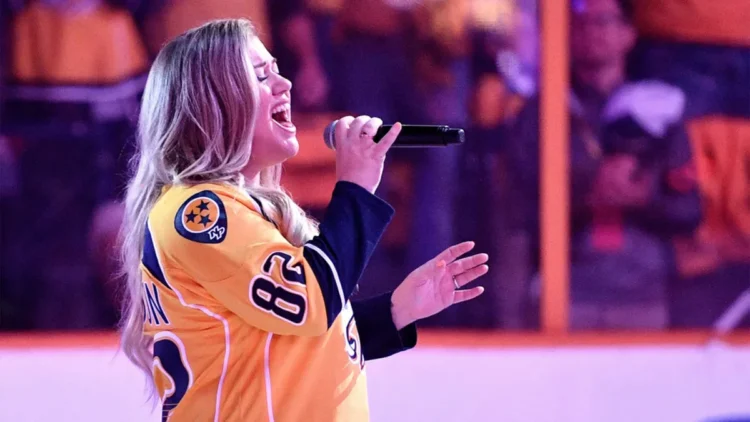 Kelly Clarkson NFL Christmas Day Performance