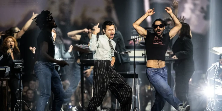 Harry Styles new album "Kiss All the Time. Disco, Occasionally"