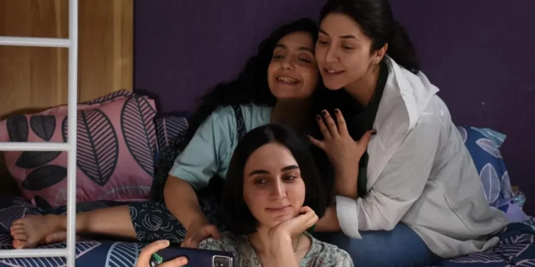 "The Seed of the Sacred Fig" streaming