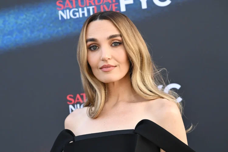 Chloe Fineman joins Netflix "Myron Bolitar"