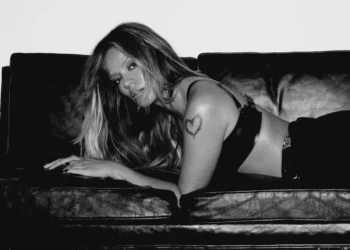 Karol G "No Me Arrepiento de Sentir Tanto" review