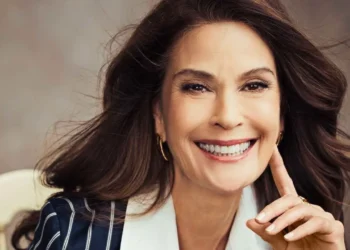 Teri Hatcher "The Devil Wears Prada Musical"
