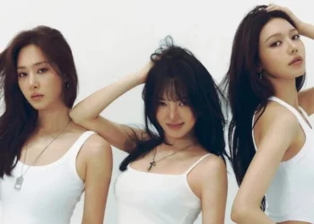 Girls' Generation-HRS debut single "Skibidi"