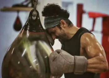 ‘Toofaan’ teaser : Farhan packs a powerful punch