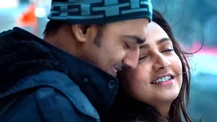 The Dev‑Subhashree reunion film "Dhumketu" outpaces "War 2" in Bengal